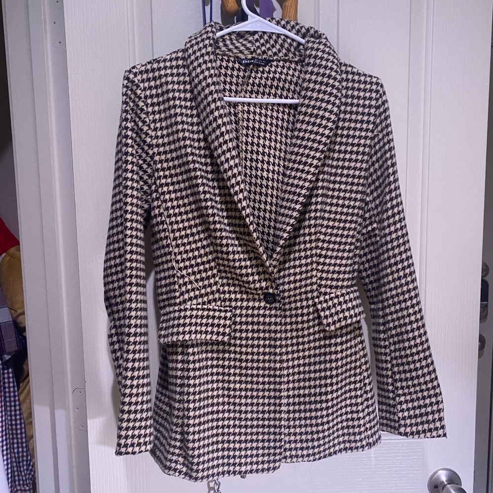 Brown/ tan coat